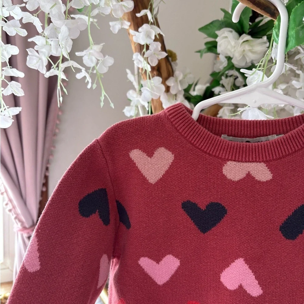 STAINS AND STORIES All over heart knit crew neck pull over 💗